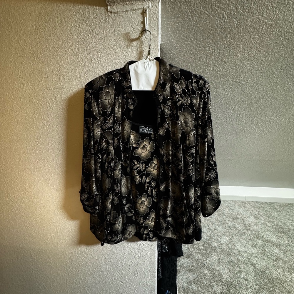 SOLD Alex Evenings Gold and Black Graphic Blouse Relaxed Fit